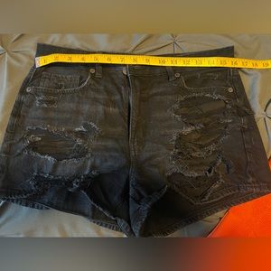 American Eagle Mom Short distressed shorts size 8